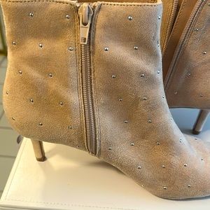 Journee collection size 7.5 booties - never worn!!